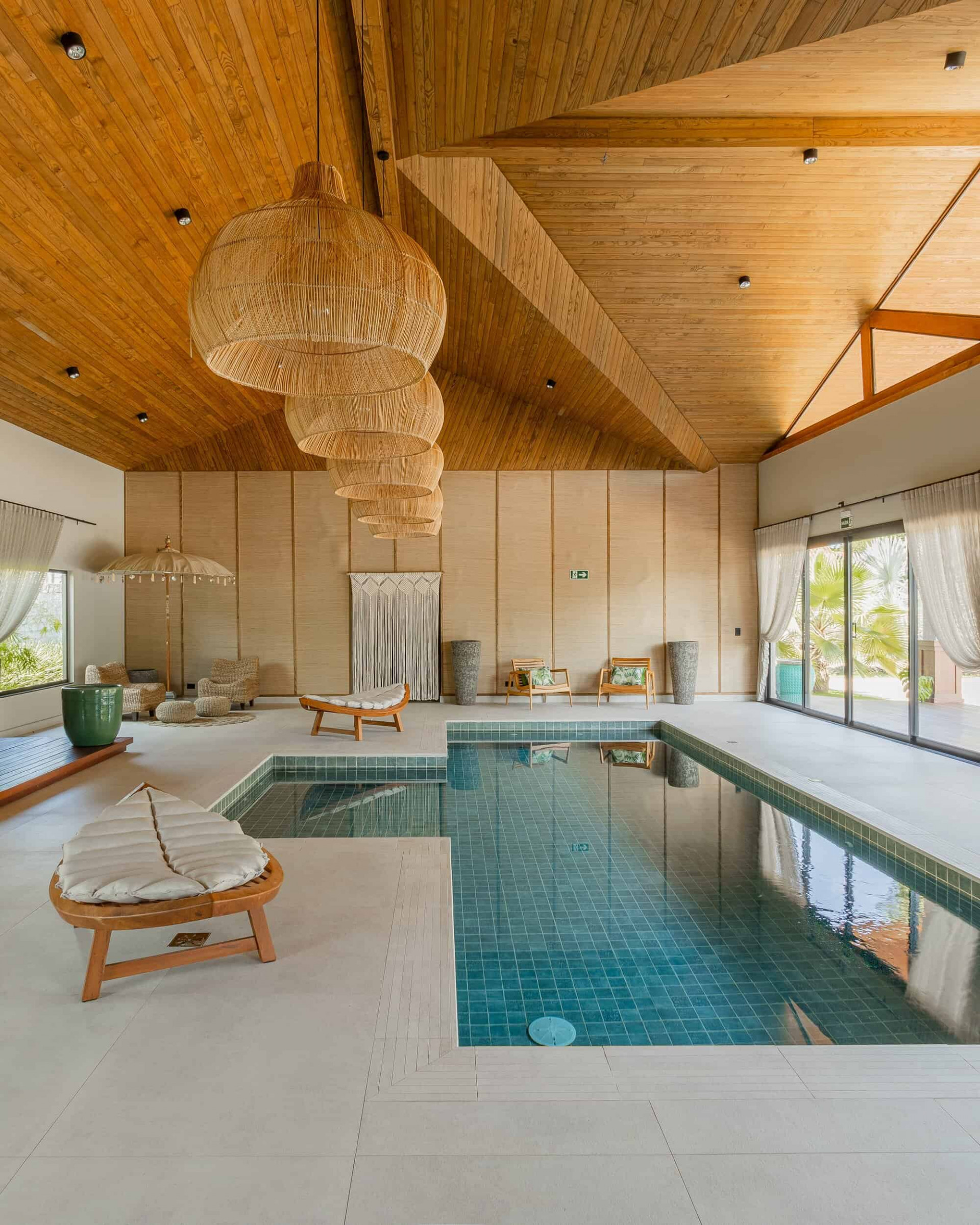 Piscina y decoración del LAS SPA en LAS boutique hotel 